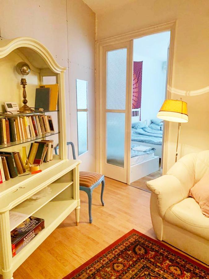 Cargo Rooms And Apartment Budapest Esterno foto